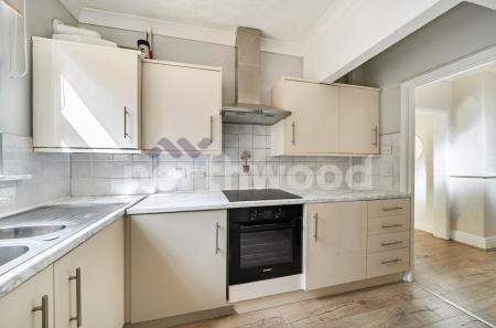 4 bedroom Semi-detached house for sale in Broadway Grove, St Johns, Worcester, WR2