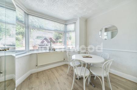 4 bedroom Semi-detached house for sale in Broadway Grove, St Johns, Worcester, WR2