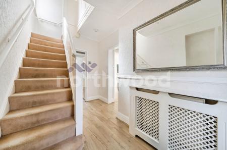 4 bedroom Semi-detached house for sale in Broadway Grove, St Johns, Worcester, WR2
