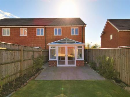 3 bedroom Semi-detached house to let in Gregorys Bank, Merrimans Hill, Worcester, WR3