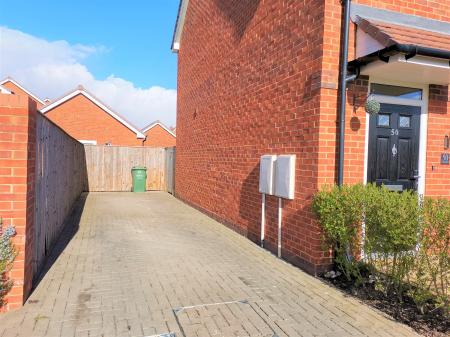 3 bedroom Semi-detached house to let in Gregorys Bank, Merrimans Hill, Worcester, WR3