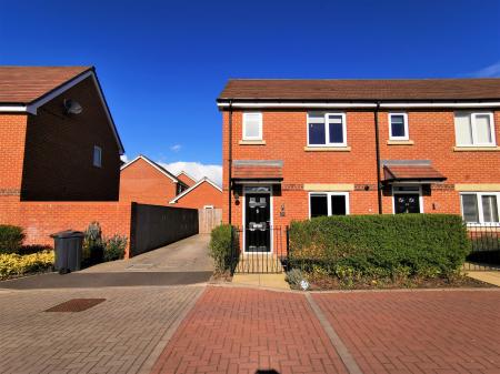 3 bedroom Semi-detached house to let in Gregorys Bank, Merrimans Hill, Worcester, WR3