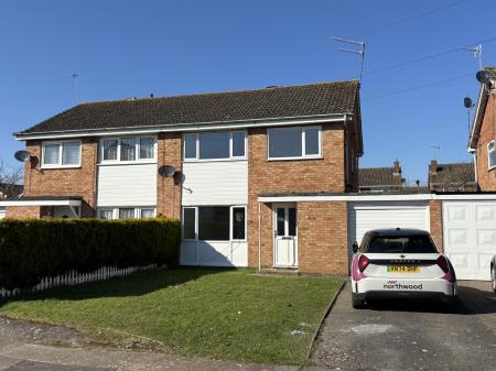 3 bedroom Semi-detached house to let in Edmonton Close, Lower Wick, Worcester, WR2