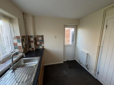 3 bedroom Semi-detached house to let in Edmonton Close, Lower Wick, Worcester, WR2