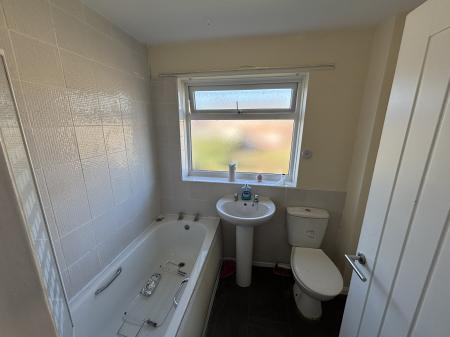 3 bedroom Semi-detached house to let in Edmonton Close, Lower Wick, Worcester, WR2