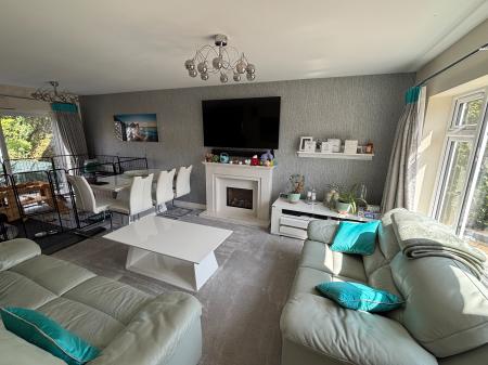 4 bedroom Detached house to let in Willowsea Road, Northwick, Worcester, WR3