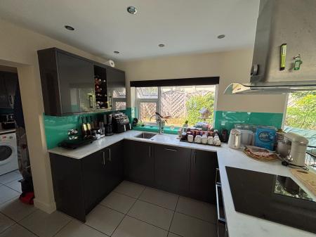 4 bedroom Detached house to let in Willowsea Road, Northwick, Worcester, WR3