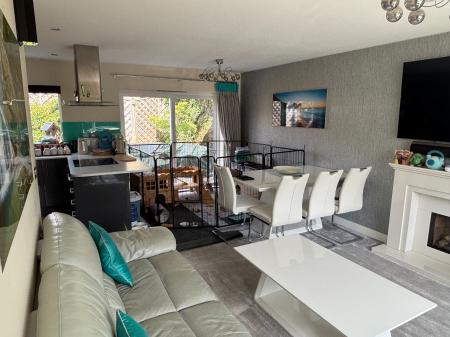 4 bedroom Detached house to let in Willowsea Road, Northwick, Worcester, WR3