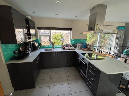 4 bedroom Detached house to let in Willowsea Road, Northwick, Worcester, WR3