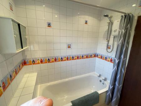 3 bedroom Semi-detached house to let in Camberwell Drive, St Peters, Worcester, WR5