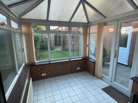 3 bedroom Semi-detached house to let in Camberwell Drive, St Peters, Worcester, WR5