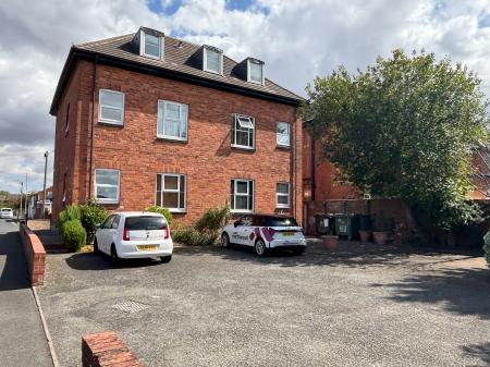 1 bedroom Flat to let in Comer Gardens, St Johns, Worcester, WR2