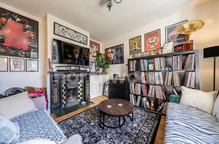 2 bedroom Semi-detached house for sale in Woodbine Road, Barbourne, Worcester, WR1