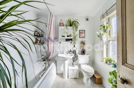 2 bedroom Semi-detached house for sale in Woodbine Road, Barbourne, Worcester, WR1