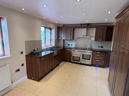 4 bedroom Detached house to let in Wadborough Road, Norton, WR5