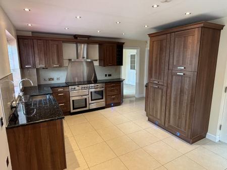 4 bedroom Detached house to let in Wadborough Road, Norton, WR5