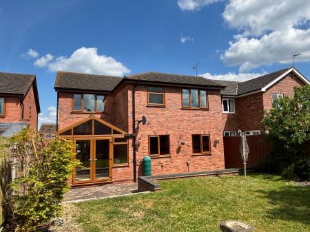 4 bedroom Detached house to let in Wadborough Road, Norton, WR5
