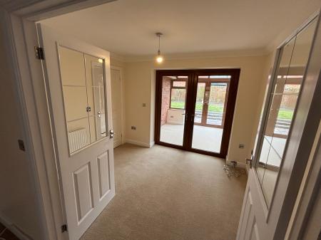 4 bedroom Detached house to let in Wadborough Road, Norton, WR5