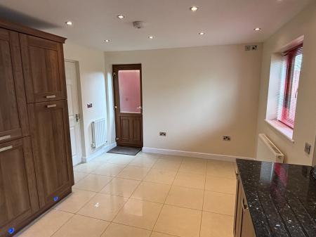 4 bedroom Detached house to let in Wadborough Road, Norton, WR5
