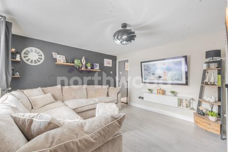 3 bedroom Semi-detached house for sale in Colesborne Close, Worcester, WR4