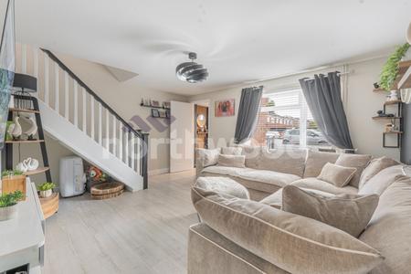 3 bedroom Semi-detached house for sale in Colesborne Close, Worcester, WR4