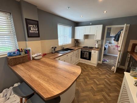 4 bedroom Detached house to let in Swan Drive, Droitwich, WR9