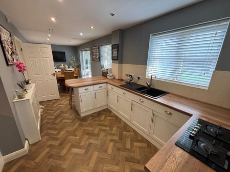 4 bedroom Detached house to let in Swan Drive, Droitwich, WR9