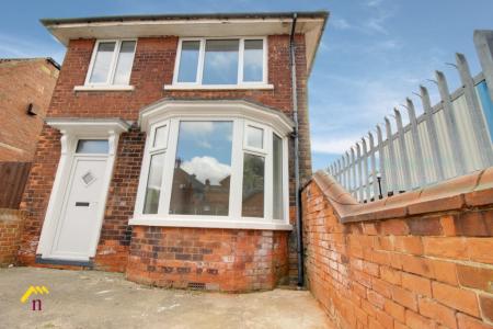2 bedroom Flat to let in Bloomhill Road, Moorends, Doncaster, DN8