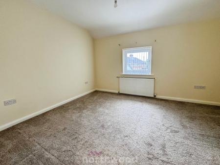 4 bedroom Semi-detached house to let in High Hazel Road, Moorends, Doncaster, DN8
