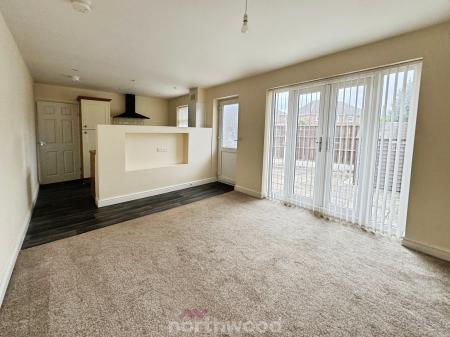 4 bedroom Semi-detached house to let in High Hazel Road, Moorends, Doncaster, DN8