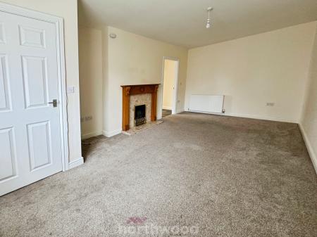 4 bedroom Semi-detached house to let in High Hazel Road, Moorends, Doncaster, DN8