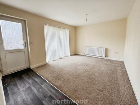 4 bedroom Semi-detached house to let in High Hazel Road, Moorends, Doncaster, DN8