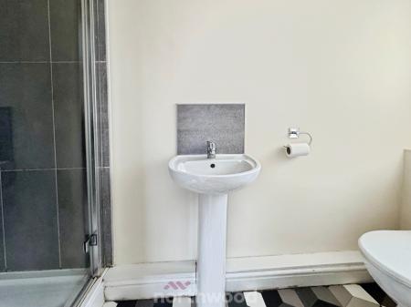 4 bedroom Semi-detached house to let in High Hazel Road, Moorends, Doncaster, DN8
