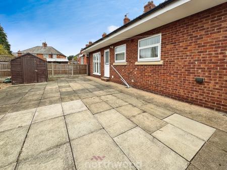 4 bedroom Semi-detached house to let in High Hazel Road, Moorends, Doncaster, DN8