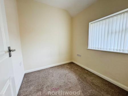 4 bedroom Semi-detached house to let in High Hazel Road, Moorends, Doncaster, DN8