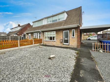 2 bedroom Semi-detached house for sale in Alder Grove, Moorends, Doncaster, DN8