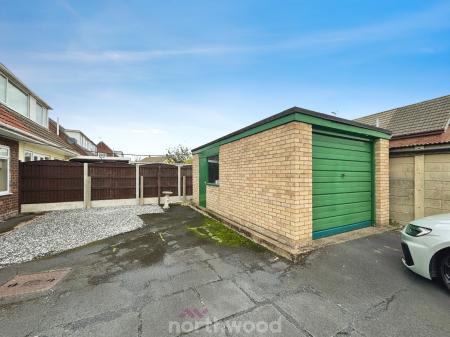 2 bedroom Semi-detached house for sale in Alder Grove, Moorends, Doncaster, DN8