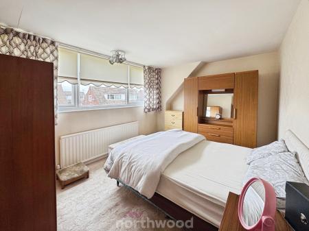 2 bedroom Semi-detached house for sale in Alder Grove, Moorends, Doncaster, DN8