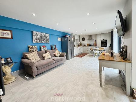 4 bedroom Coach House for sale in Bridge Street, Thorne, Doncaster, DN8