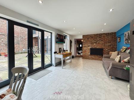 4 bedroom Coach House for sale in Bridge Street, Thorne, Doncaster, DN8