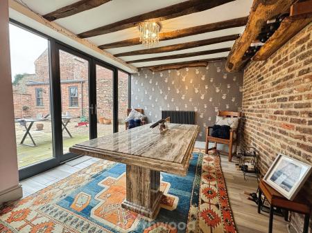 4 bedroom Coach House for sale in Bridge Street, Thorne, Doncaster, DN8