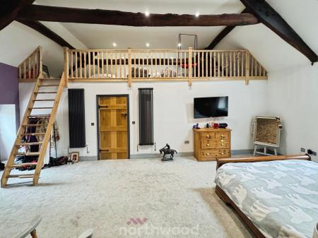 4 bedroom Coach House for sale in Bridge Street, Thorne, Doncaster, DN8