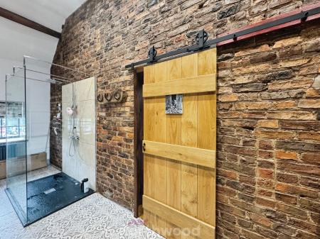 4 bedroom Coach House for sale in Bridge Street, Thorne, Doncaster, DN8