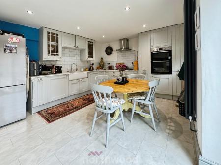 4 bedroom Coach House for sale in Bridge Street, Thorne, Doncaster, DN8