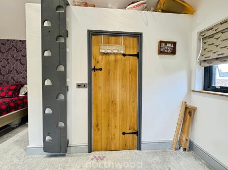 4 bedroom Coach House for sale in Bridge Street, Thorne, Doncaster, DN8