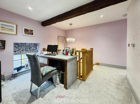 4 bedroom Coach House for sale in Bridge Street, Thorne, Doncaster, DN8