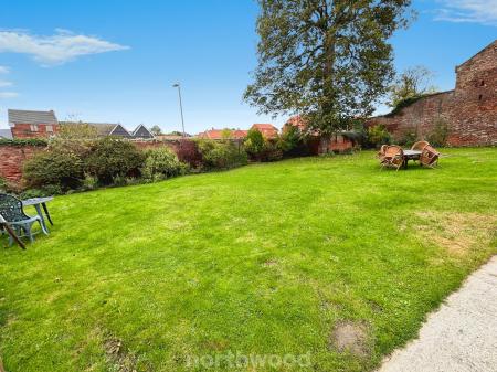 4 bedroom Coach House for sale in Bridge Street, Thorne, Doncaster, DN8