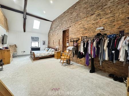 4 bedroom Coach House for sale in Bridge Street, Thorne, Doncaster, DN8