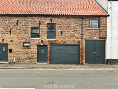 4 bedroom Coach House for sale in Bridge Street, Thorne, Doncaster, DN8