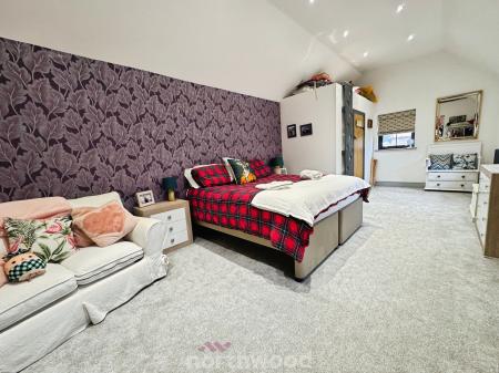 4 bedroom Coach House for sale in Bridge Street, Thorne, Doncaster, DN8